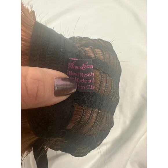 Anna Emma synthetic heat resistant short wig auburn red layered cut - Picture 9 of 9